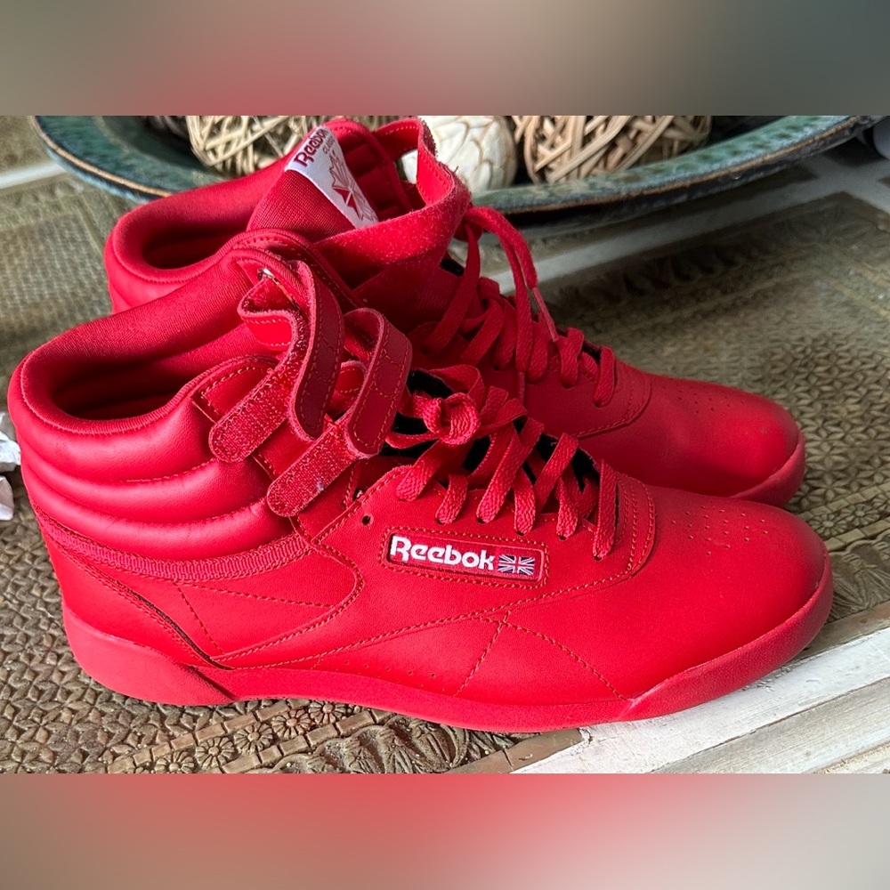 Reebok Classic 54/11’s in mint condition at a dope price! Sorry no box
